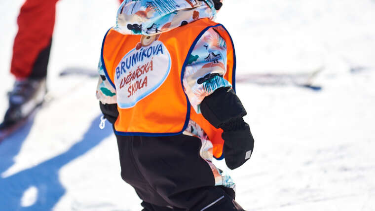 SLEVA VÍCE NEŽ 30 % NA LEKCE LYŽOVÁNÍ A SNOWBOARDINGU!
