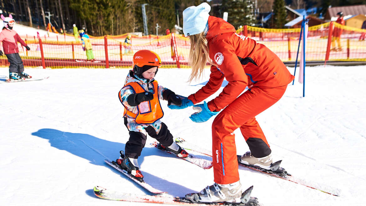 22.11. Dětský lyžařský park a škola otevřena od 9:00 do 16:00 hod.
